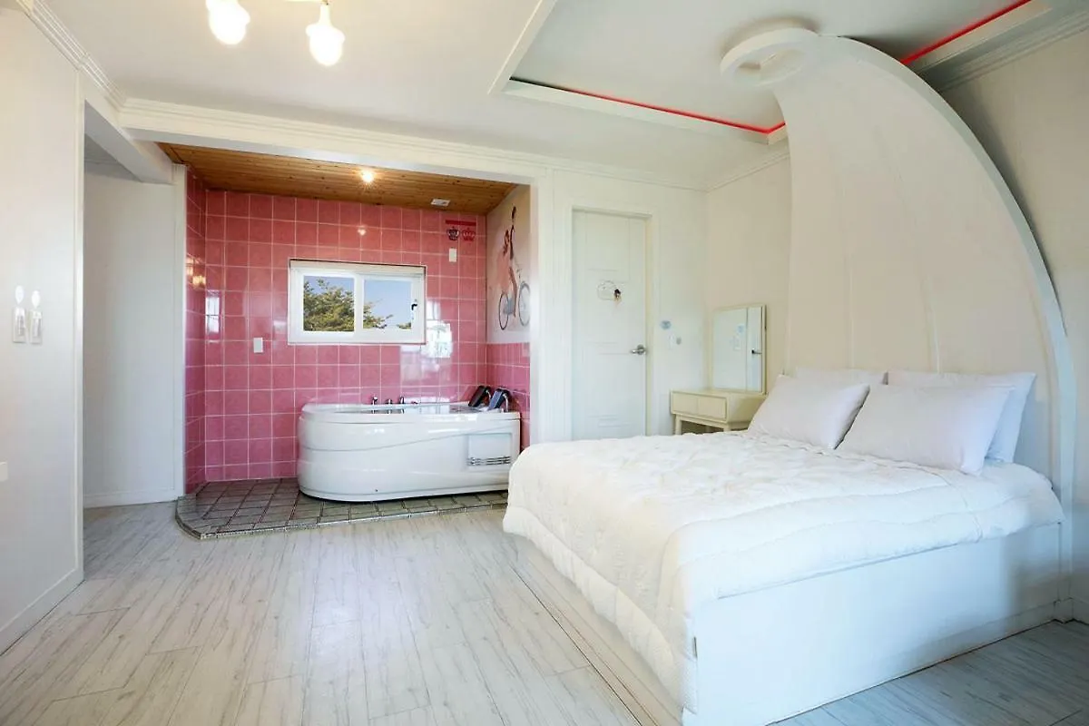 Gyeongju Montmartre Pension Holiday home