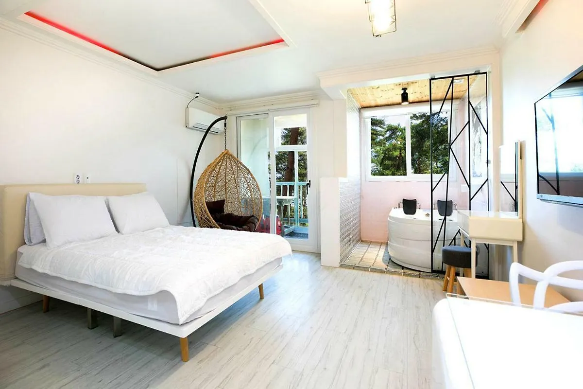Gyeongju Montmartre Pension Holiday home