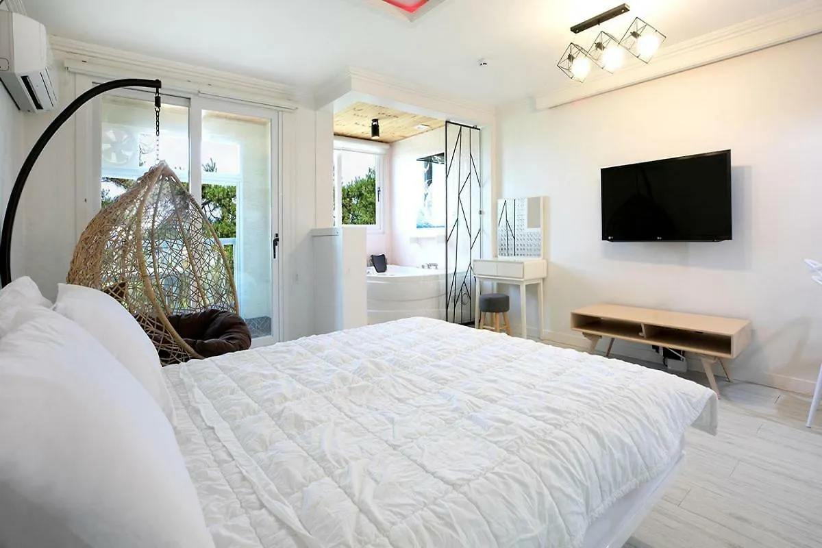 Gyeongju Montmartre Pension Holiday home