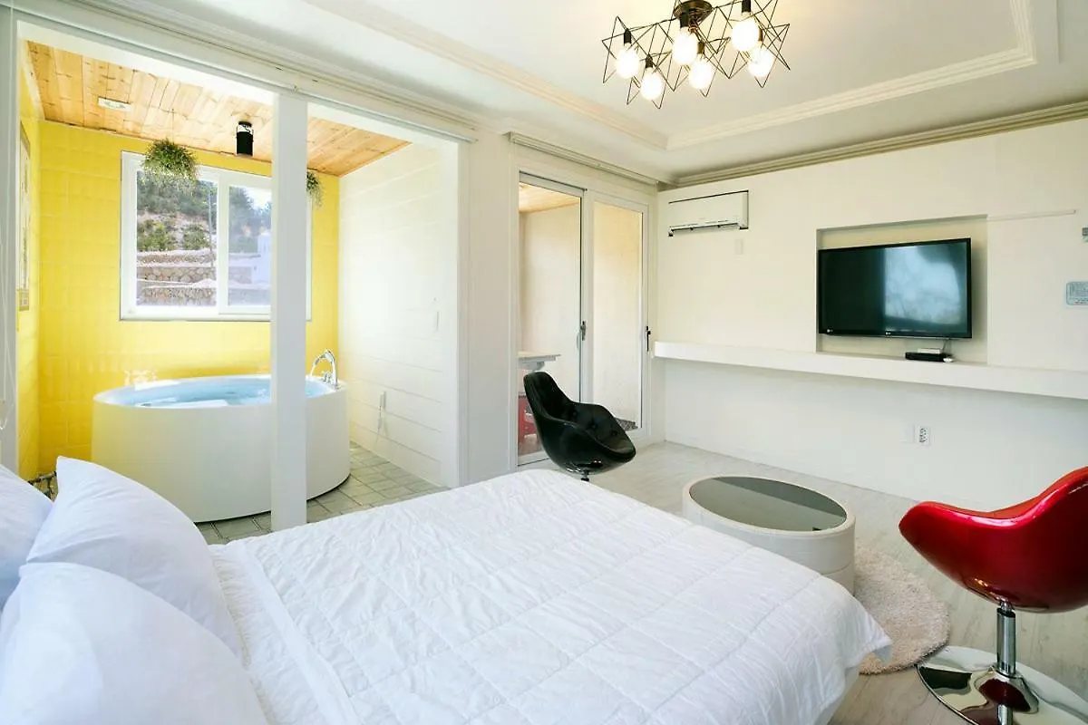Gyeongju Montmartre Pension 0*,