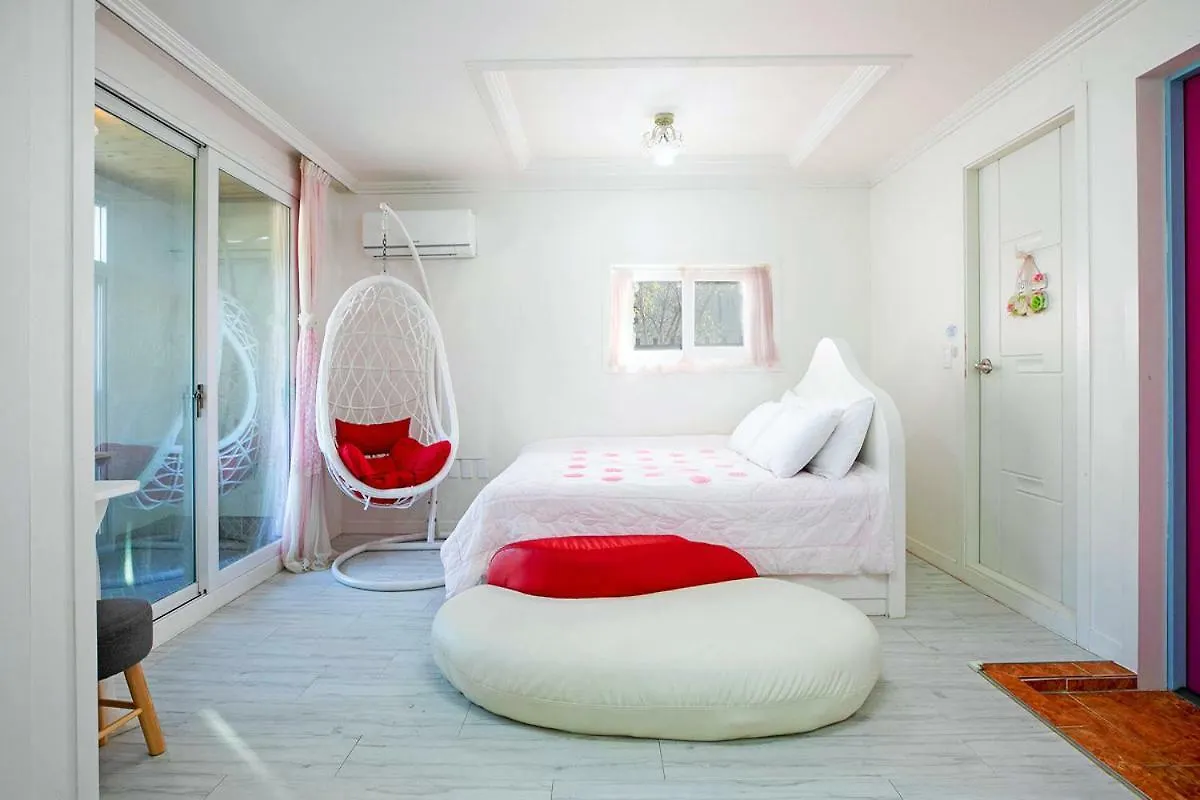 Gyeongju Montmartre Pension Holiday home