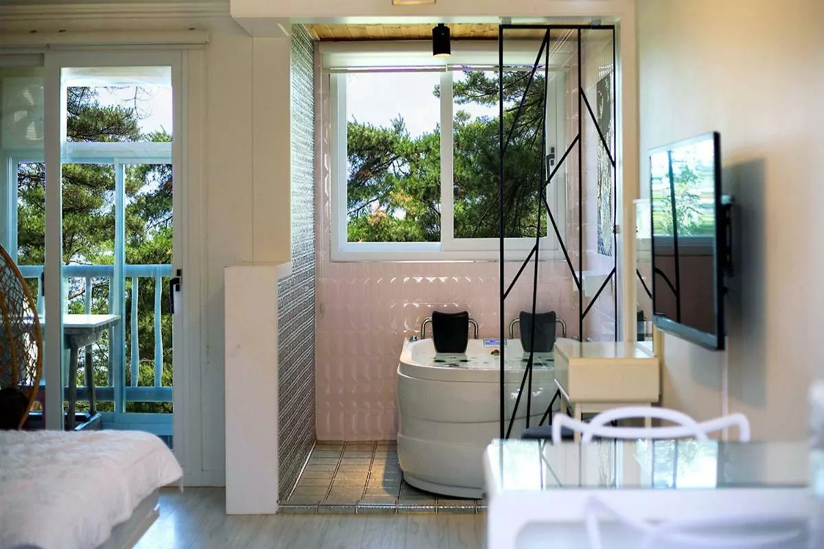 Gyeongju Montmartre Pension Holiday home