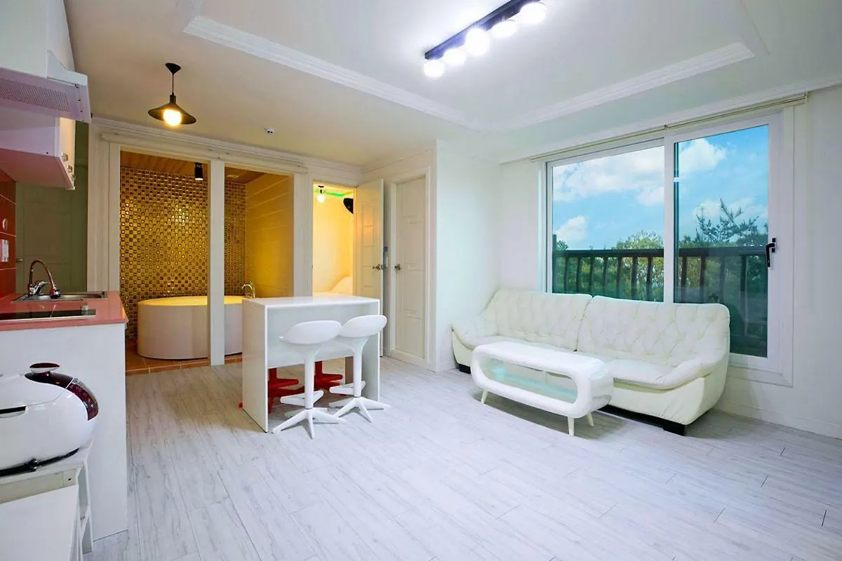 Gyeongju Montmartre Pension Holiday home