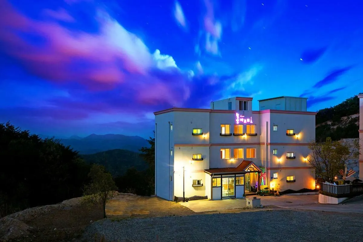 Gyeongju Montmartre Pension Holiday home